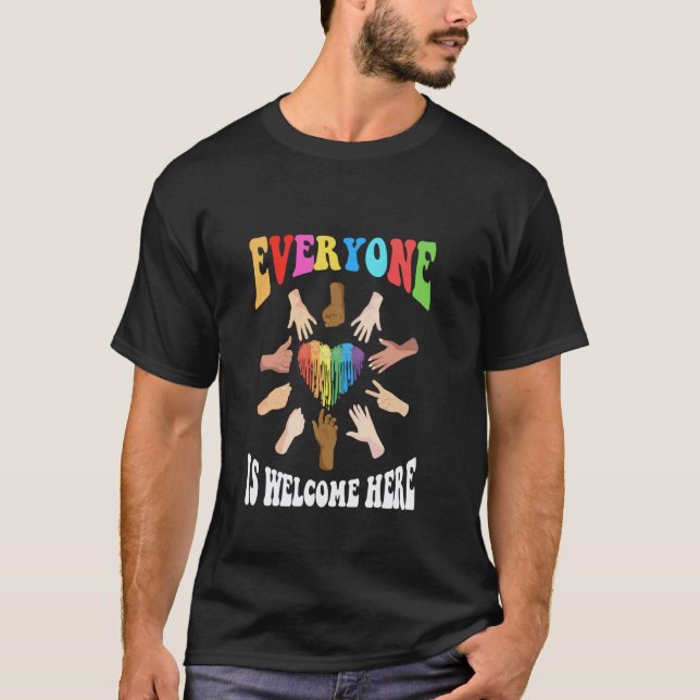Alla är välkomna här lärarstöd t shirt (Framsida)