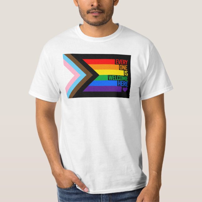 Alla är välkomna här (Progress Pride) Flagga T Shirt (Framsida)
