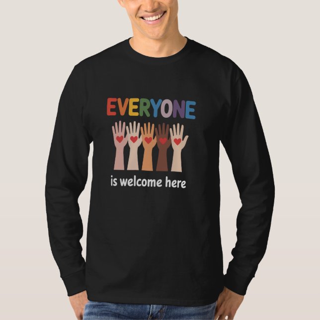 Alla är välkomna här t shirt (Framsida)