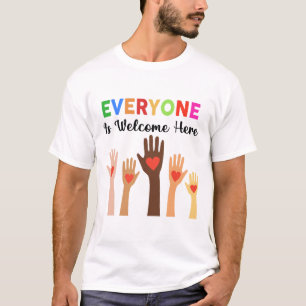 Alla är välkomna hit lärare t shirt