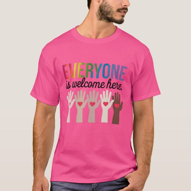 Alla är välkomna hit t shirt (Framsida)