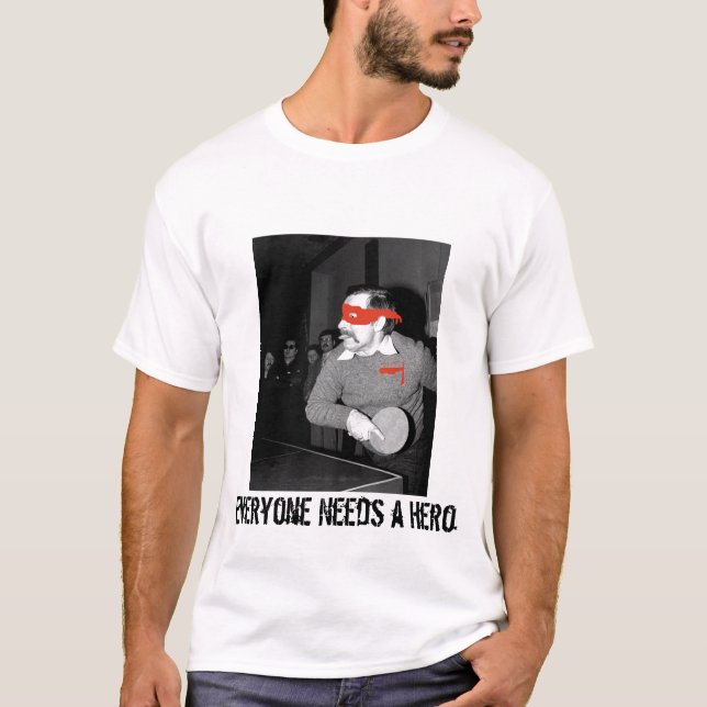 Alla behöver en hjälte tee shirt (Framsida)