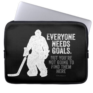 Alla behöver mål (hockey) laptop sleeve