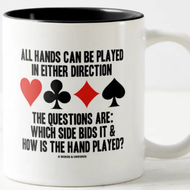 Alla (Bridge) Händer kan spelas i båda riktningarn Två-Tonad Mugg (Bridge attitude mug featuring 4 card suits & 2 key bridge questions when analyzing any bridge hand)