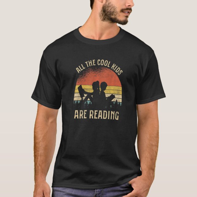 Alla Coolor som barn läser Bok Retro Sunset T Shirt (Framsida)