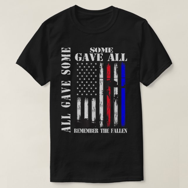 Alla gav lite Flagga Veteran Memorial. T Shirt (Design framsida)