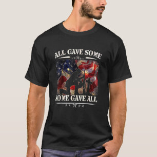 Alla gav lite pengar till veterandagen Memori. T Shirt