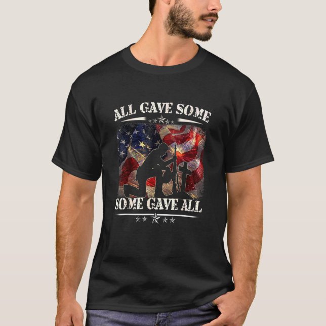 Alla gav lite pengar till veterandagen Memori. T Shirt (Framsida)