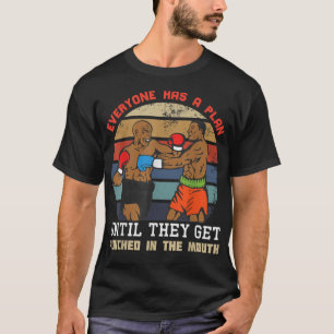 Alla har en plan tills de blir Slagit i T Shirt