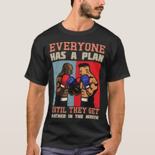 Alla har en plan tills de blir Slagit i T Shirt