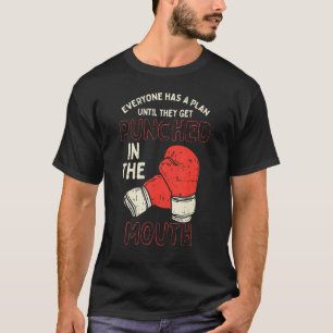 Alla har en plan tills de blir Slagit i T Shirt