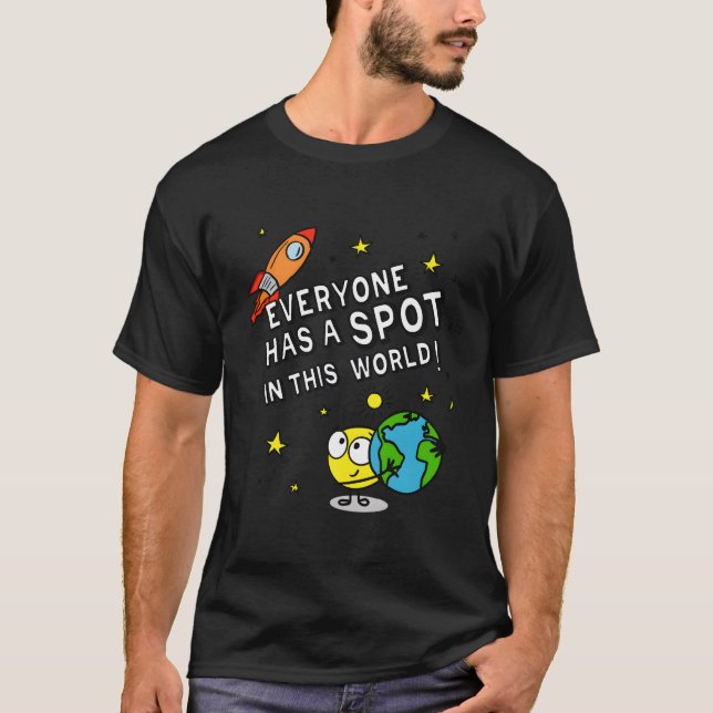 Alla Har En Plats I Denna Värld T Shirt (Framsida)