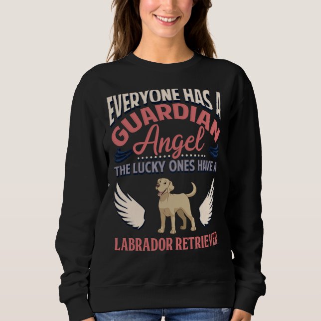 Alla har en skyddsängel som de lucky har. t shirt (Framsida)