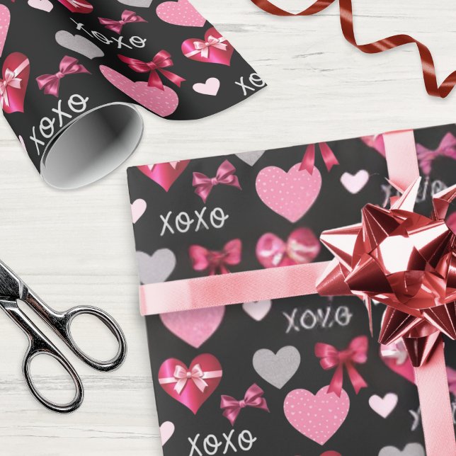 Alla hjärtans dag-hjärtan och band rosa rött svart presentpapper (Valentine's Day gift wrap with romantic hearts and ribbons pattern)