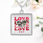 Alla hjärtans dag - unik gåva för flickvänfoto sterling silver halsband<br><div class="desc">Alla hjärtans dag-halsband som ger en unik gåva till din flickvän. Utforma med ett foto av anpassningsbarna inuti ett hjärta,  ord kärlek,  och utrymme för att lägga till initialer.</div>