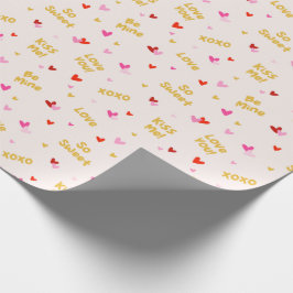 Alla hjärtans dagstext och hjärtan på krämen presentpapper