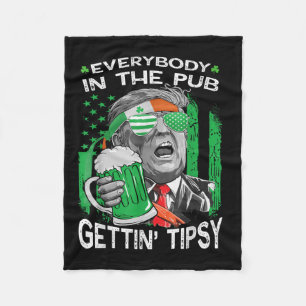 Alla i Pub för att få fram tipsy-funne St Patric Fleecefilt