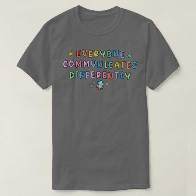 Alla kommunicerar olika autism Speciellt E T Shirt (Design framsida)
