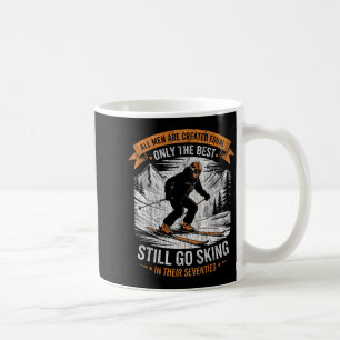 Alla män skapade lika åker skidor på sina sjuttioå kaffemugg