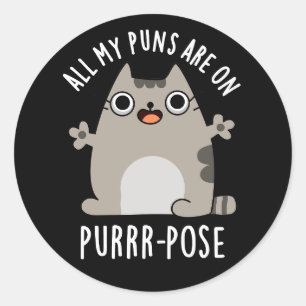 Alla mina puns finns på Purr-Funny Cat Pun-Mörk BG Runt Klistermärke