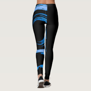 Alla över- och utskrifter med blå tråd på svart leggings