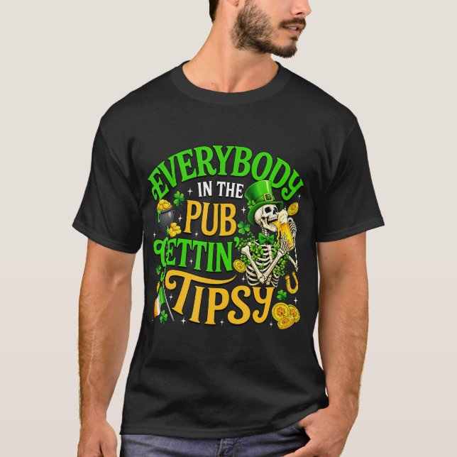 Alla på puben blir berusade St Patricks Day T Shirt (Framsida)