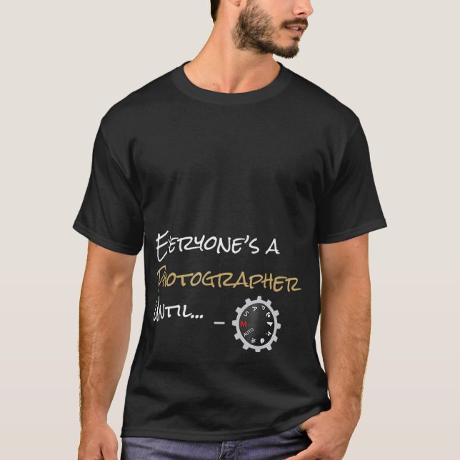 Alla_s en fotograf tills... manuellt läge t shirt (Framsida)