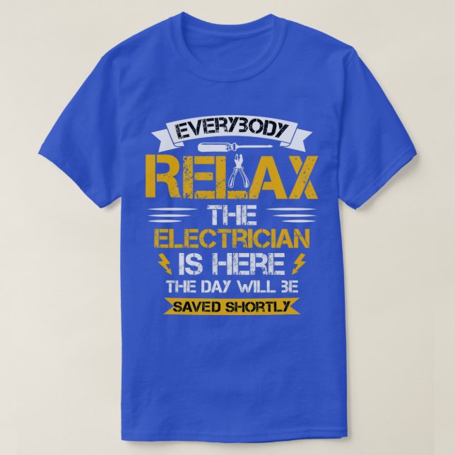 Alla slappna av så är elektrikern här idag. t shirt (Design framsida)