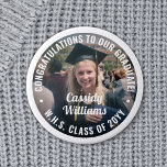 Alla Studenten-foto-Grattisar - modern Knapp<br><div class="desc">Säg grattisar och visa pridet för student med coolans anpassade fotoknappar/brickor. (IMAGE PLACEMENT TIP: Ett enkelt sätt att centrera ett foto exakt som du vill är att flytta det till skörd innan du laddar upp det till Zazzle-webbplatsen.) All text är enkel att anpassa med namn, klassår, skola, inspirerande citat, motiverande...</div>