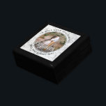 Alla textmarkörer jag Frieri Photo Förlovning Ring Minnesask<br><div class="desc">Gör så att giftermål frieri minnesvärt och romantiskt med en presentlåda med anpassningsbarna förlovning ring. Bild, citat, och "Vill du gifta dig med mig?" är enkla att anpassa. (IMAGE PLACEMENT TIP: Om du vill centrera fotot exakt som du vill kan du placera det i kvadratisk form innan du överför det...</div>