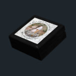 Alla textmarkörer jag Frieri Photo Förlovning Ring Minnesask<br><div class="desc">Gör så att giftermål frieri minnesvärt och romantiskt med en presentlåda med anpassningsbarna förlovning ring. Bild, citat, och "Vill du gifta dig med mig?" är enkla att anpassa. (IMAGE PLACEMENT TIP: Om du vill centrera fotot exakt som du vill kan du placera det i kvadratisk form innan du överför det...</div>