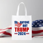 Alla utom Trump 2024 Lustigt politiskt Återanvändbar Påse<br><div class="desc">Rösta för alla utom Trump i valet 2024 för att förbli patriotisk. Republikaner och demokrater måste enas mot Donald Trump och rösta för Joe Biden så att vi kan behålla Amerika säkert. Amerikansk flagga på en politisk återanvändbar matkasse med anti-Trump-budskap.</div>