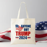 Alla utom Trump 2024 Lustigt politiskt Tygkasse<br><div class="desc">Rösta för alla utom Trump i valet 2024 för att förbli patriotisk. Republikaner och demokrater måste enas mot Donald Trump och rösta för Joe Biden så att vi kan behålla Amerika säkert. Amerikansk flagga på en politisk tote-väska med anti-Trump-budskap.</div>