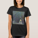 Allee at Schloss Kammer, Gustav Klimt T Shirt<br><div class="desc">Gustav Klimt (14 juli, 1862 - 6 februari 1918) var en österrikisk symbolmålare och en av de mest framstående medlemmarna i Wien Secession-rörelsen. Klimt noteras för målningar, murar, skisser och andra föremål d'art. Förutom hans verk, som innefattar anklagelser och porträtt, målade han upp landskap. Klimt var bland konstnärer från Wienutträdet...</div>