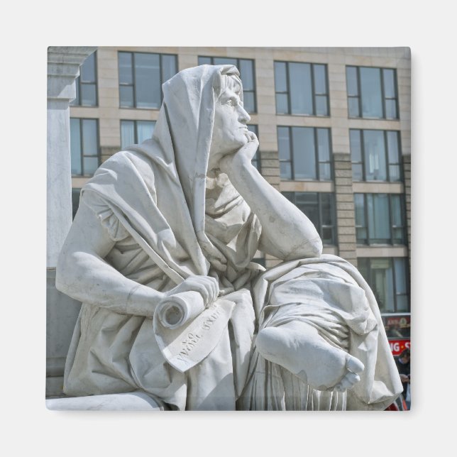 Allegori över filosofi vid Schiller-monumentet i B Magnet (Framsidan)