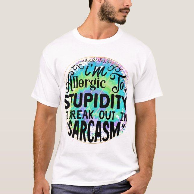 Allergiskt mot dumhet t shirt (Framsida)