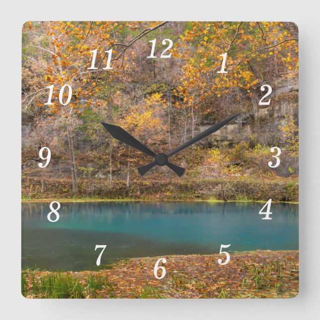Alley Vår View Wall Clock Fyrkantig Klocka (Framsida)