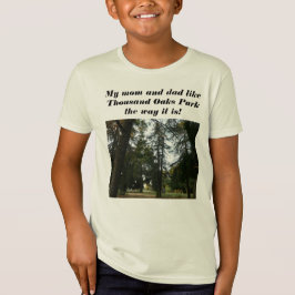 Allgrön skog och min mamma och pappa njuter av tus t-shirt