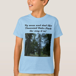 Allgrön skog och min mamma och pappa njuter av tus tröja