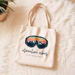 ALLIE Ski Snowboarding Mountain Vibes Bachelorette Tygkasse<br><div class="desc">Allie Collection har skidor/snowboardingglasögon,  ljusa pinkar,  orangar och grönt solnedgång himlar över de snötäckta bergen med marint gräs träd. Den här samlingen är perfekt för din bergskidor eller snowboardstuga helg.</div>