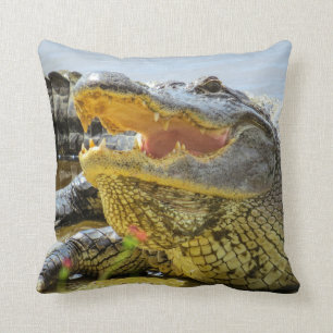 Alligator. Ansikte - till - ansikte Kudde