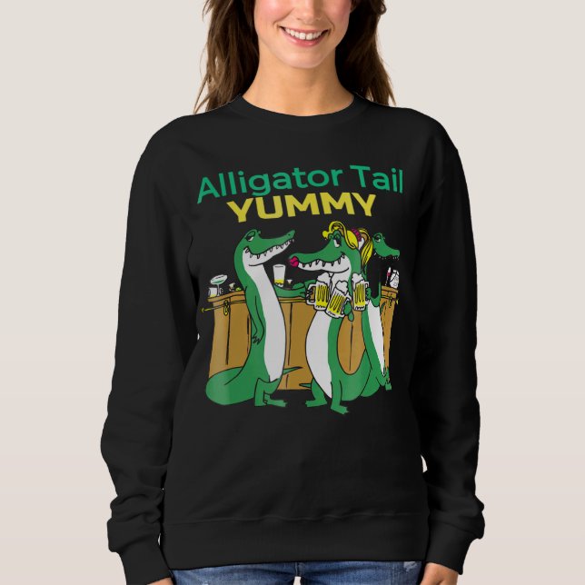 Alligator Tail Drinking Teams Bar Humorous T Shirt (Framsida)