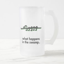 Alligator vad som händer i träsket frostat ölglas