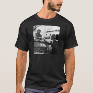 Allmänt George S. Patton och överste Lyle Bernar Tee