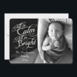 Allt är Lugn och ett ljust heltäckt julfoto Julkort<br><div class="desc">Klassiskt sofistikerat fotokort är elegant och underbart för familjen, baby eller vem som helst! Allt är Lugn, allt är Bright. Mörk charcol grått chalkboard black board-bakgrund med finare-skript med kritutseende med ord från berömden, jul sång, tyst natt. En känslig och rörande söt för att påminna om säsongens skönhet och slendor!...</div>