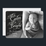 Allt är Lugn och ett ljust heltäckt julfoto Julkort<br><div class="desc">Klassiskt sofistikerat fotokort är elegant och underbart för familjen, baby eller vem som helst! Allt är Lugn, allt är Bright. Mörk charcol grått chalkboard black board-bakgrund med finare-skript med kritutseende med ord från berömden, jul sång, tyst natt. En känslig och rörande söt för att påminna om säsongens skönhet och slendor!...</div>