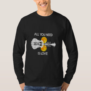 Allt du behöver är Kärlek Guitar Sjö Shadow T Shirt