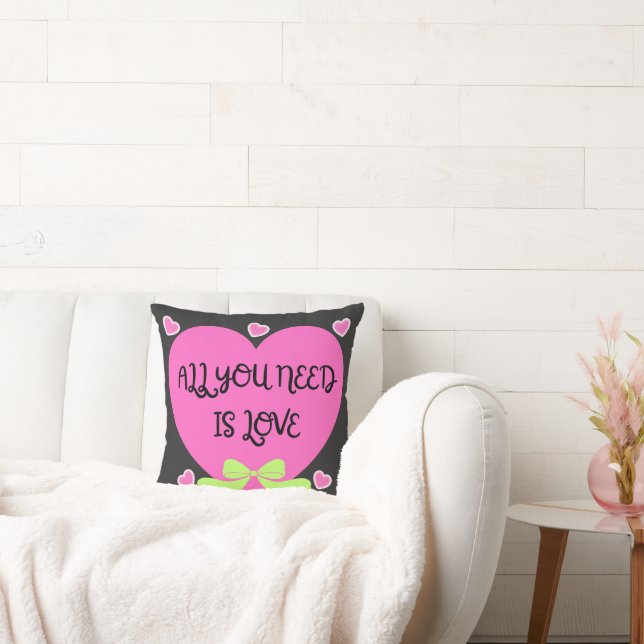 Allt du behöver är kärlek – hjärtdesign för Alla h Kudde (Soffa)