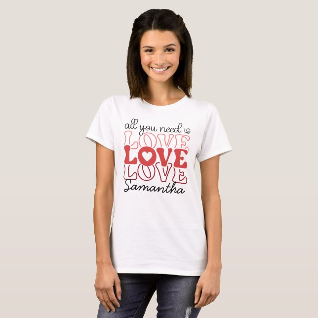 Allt du behöver är Kärlek Kärlek Kärlek T-shirt (Hel framsida)
