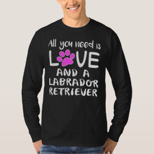 Allt du behöver är Kärlek och en labradorestauratö T Shirt